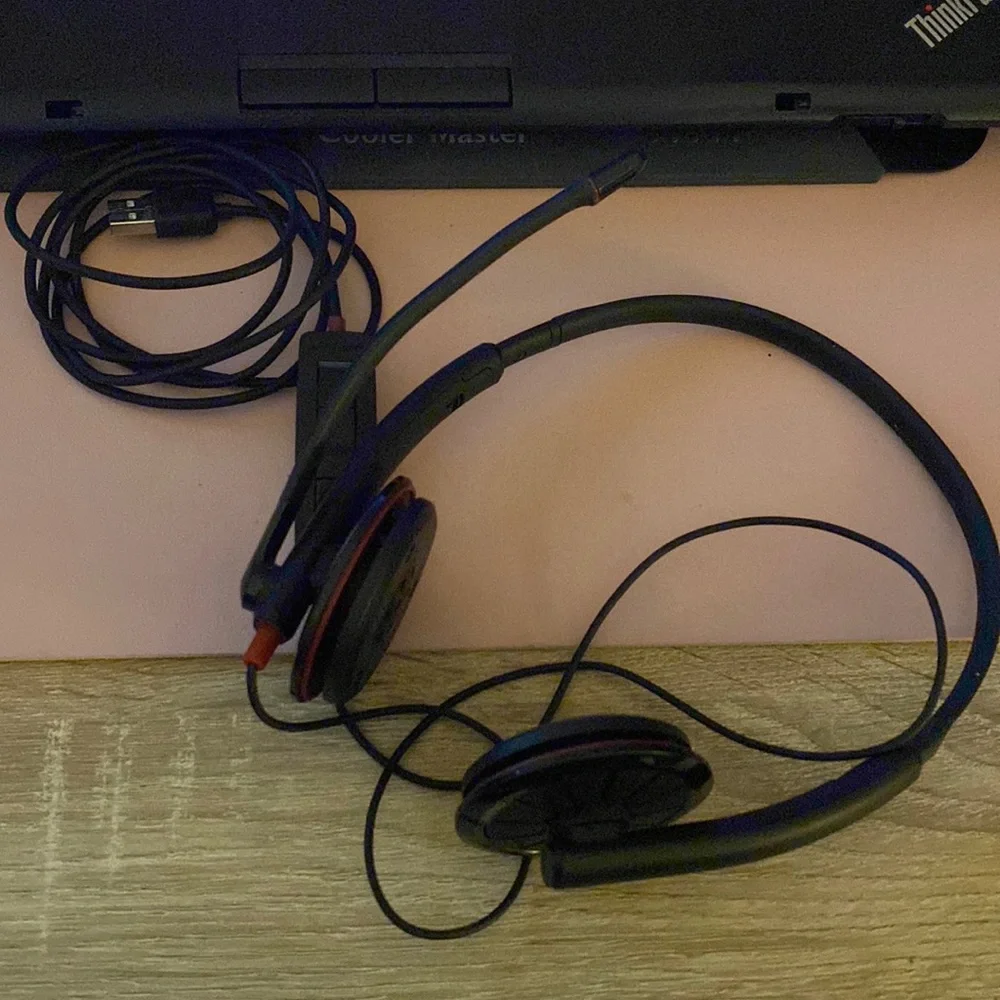 USB headset with mute button - Picture 1 of 6